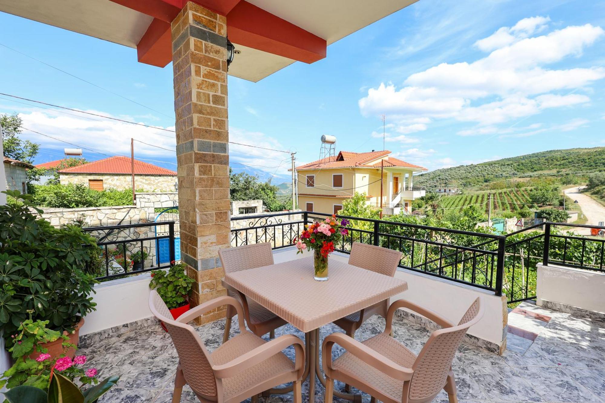 Villa Xherimeja Family Oasis Μπεράτ Εξωτερικό φωτογραφία