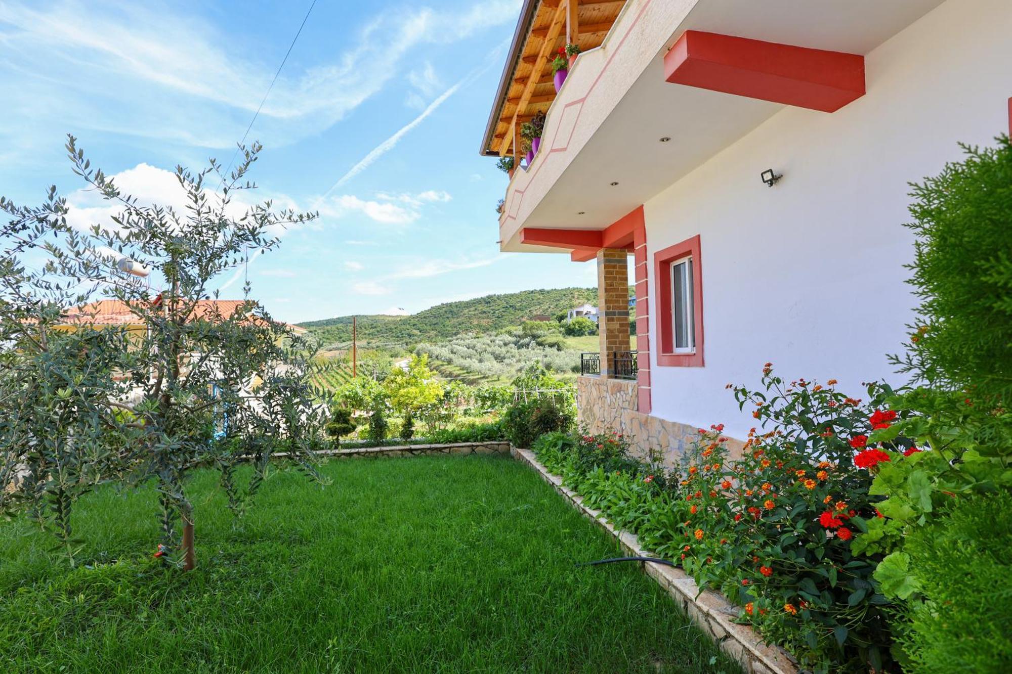 Villa Xherimeja Family Oasis Μπεράτ Εξωτερικό φωτογραφία
