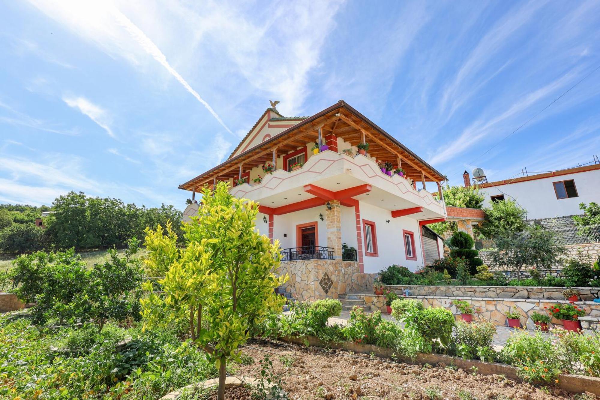 Villa Xherimeja Family Oasis Μπεράτ Εξωτερικό φωτογραφία