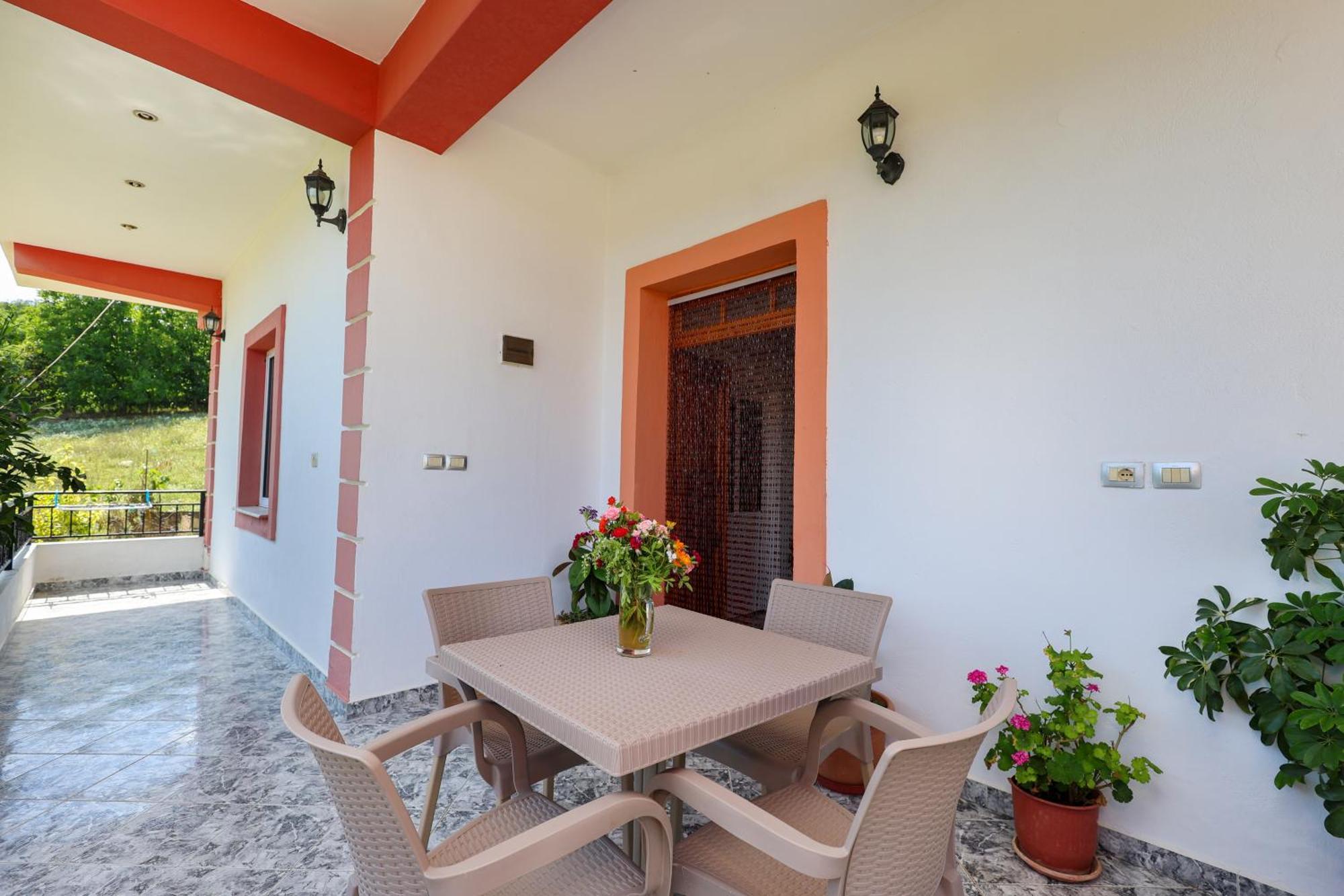 Villa Xherimeja Family Oasis Μπεράτ Εξωτερικό φωτογραφία